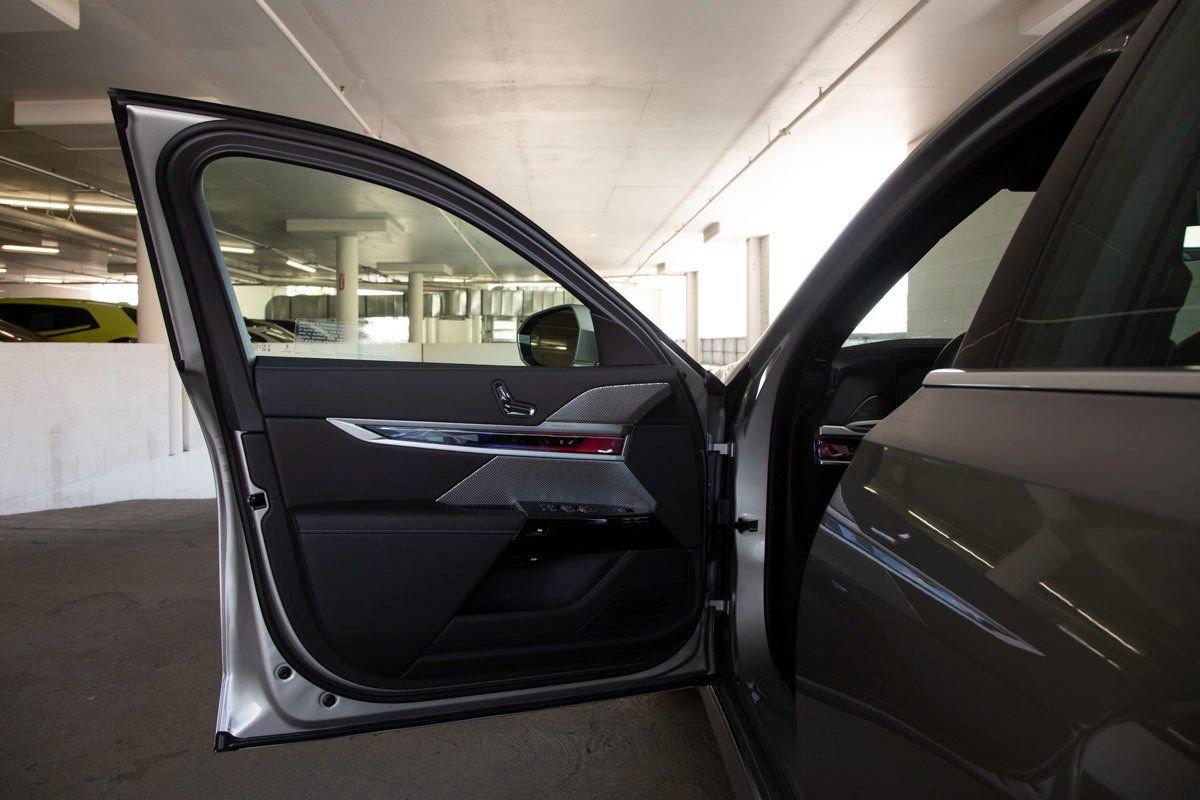 New 2025 BMW i7 xDrive60 image 13
