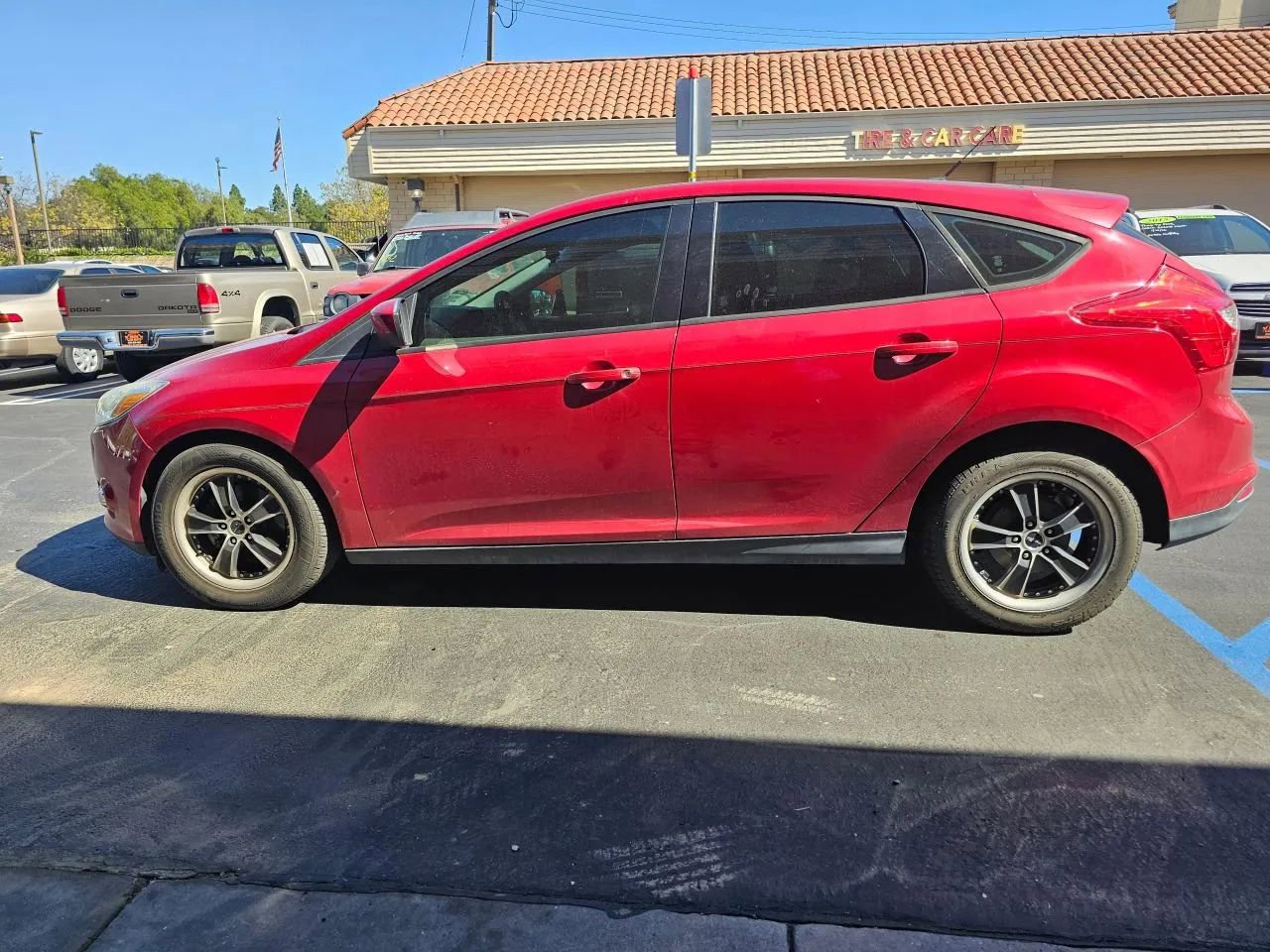 Used 2012 Ford Focus SE image 2