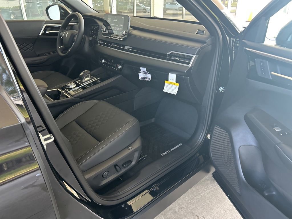 New 2025 Mitsubishi Outlander 4WD Plug-In Hybrid image 23