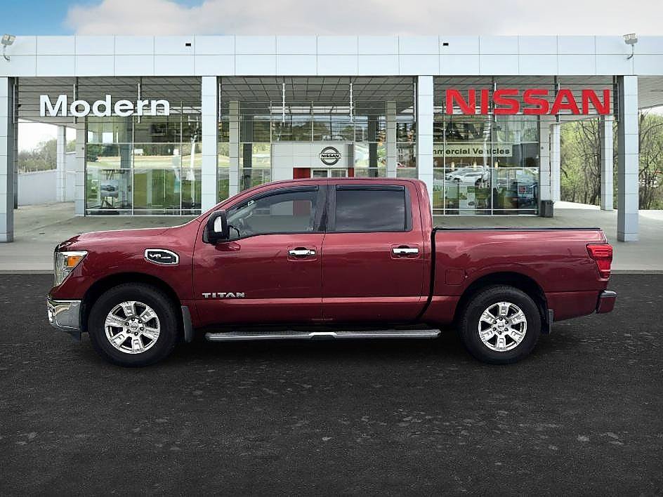 Used 2017 Nissan Titan SV RWD image 2