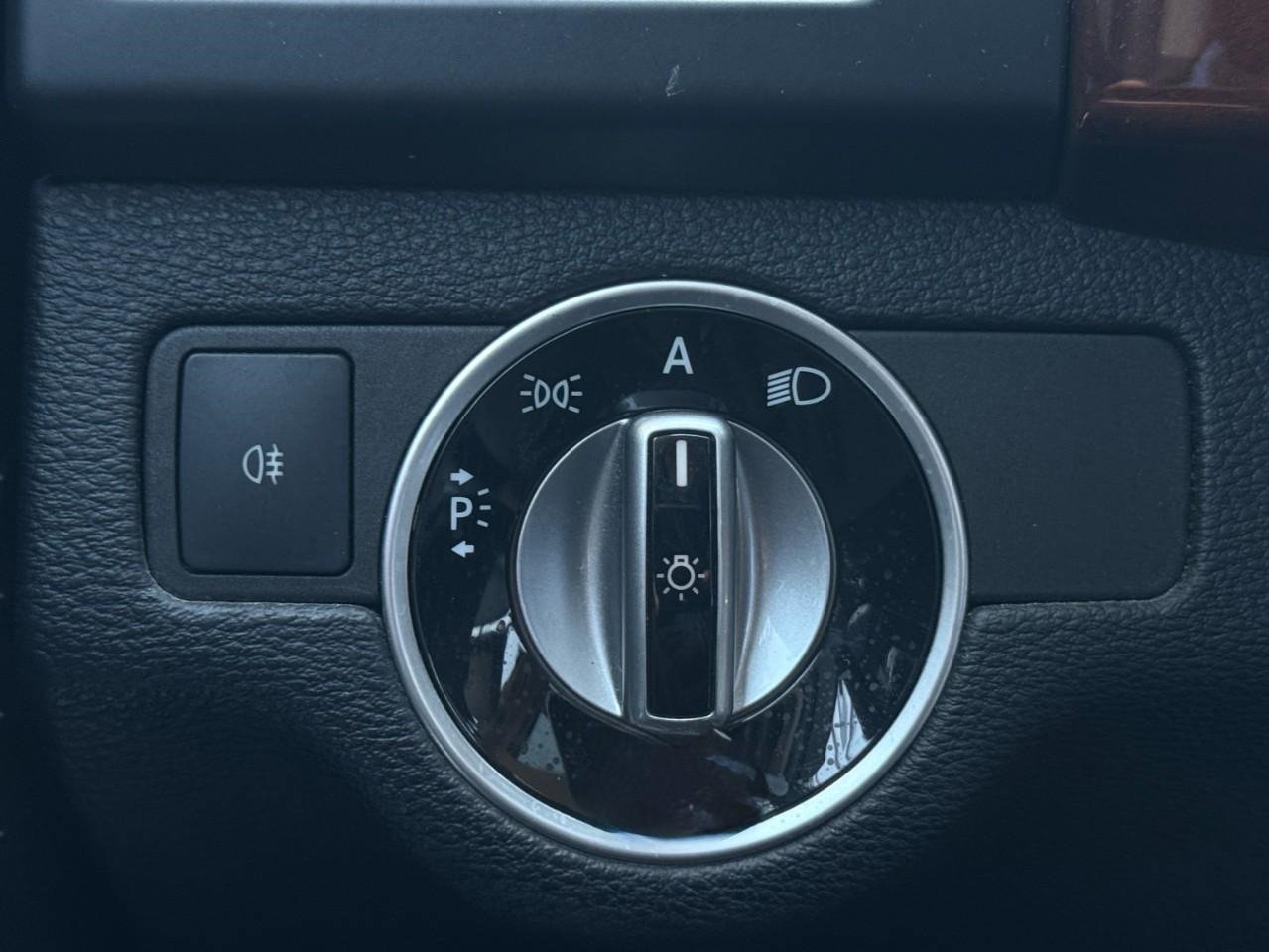 Used 2011 Mercedes-Benz GLK 350 4MATIC image 16