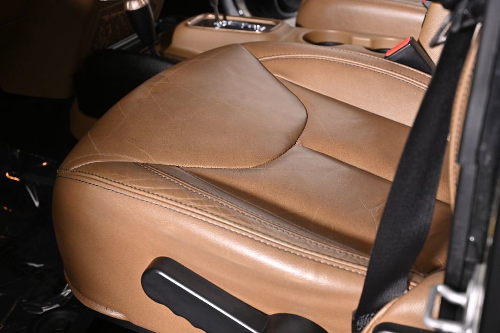 Used 2015 Jeep Wrangler Unlimited Sahara w/ Dual Top Group AWD/4WD image 25