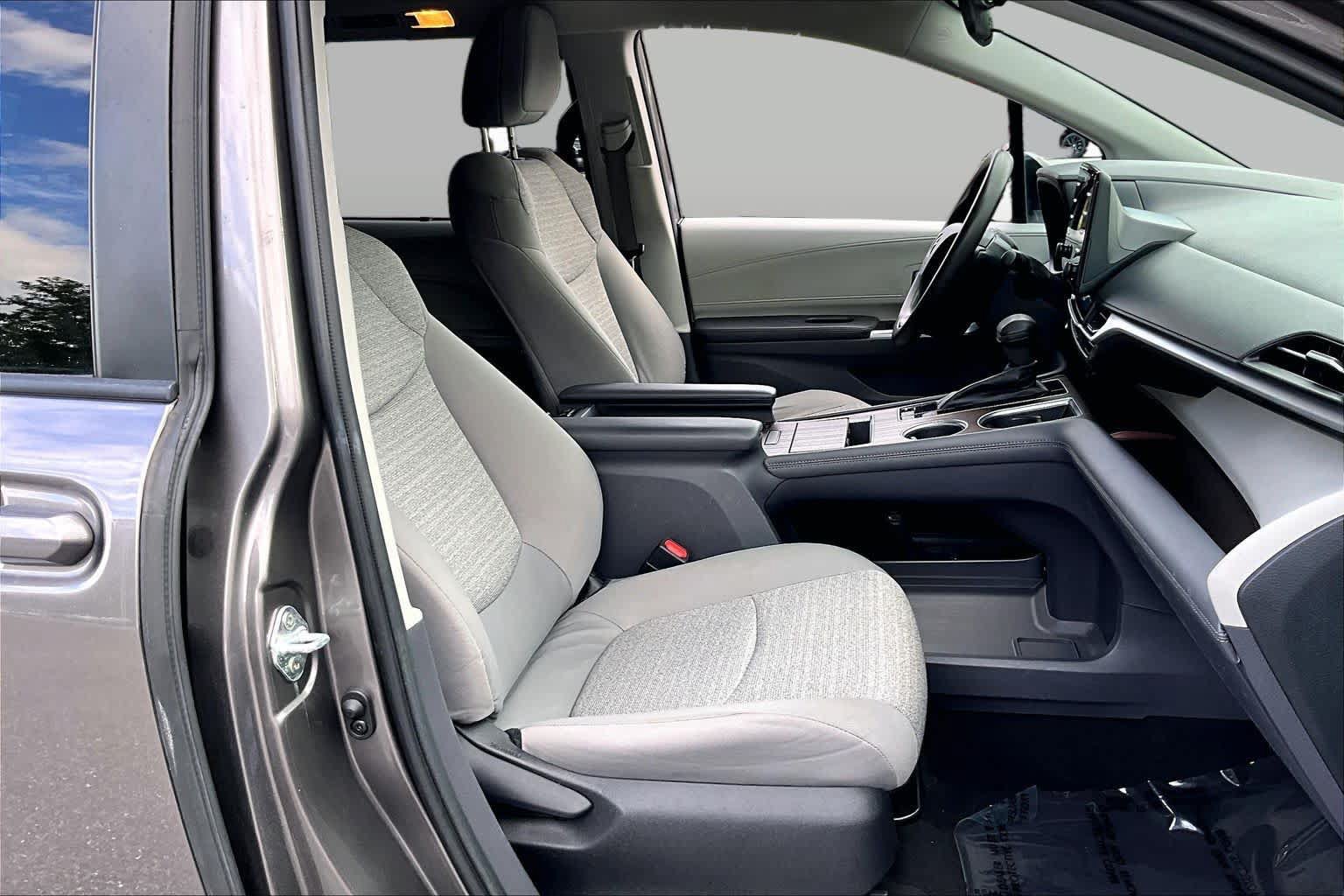 Used 2022 Toyota Sienna LE FWD image 9