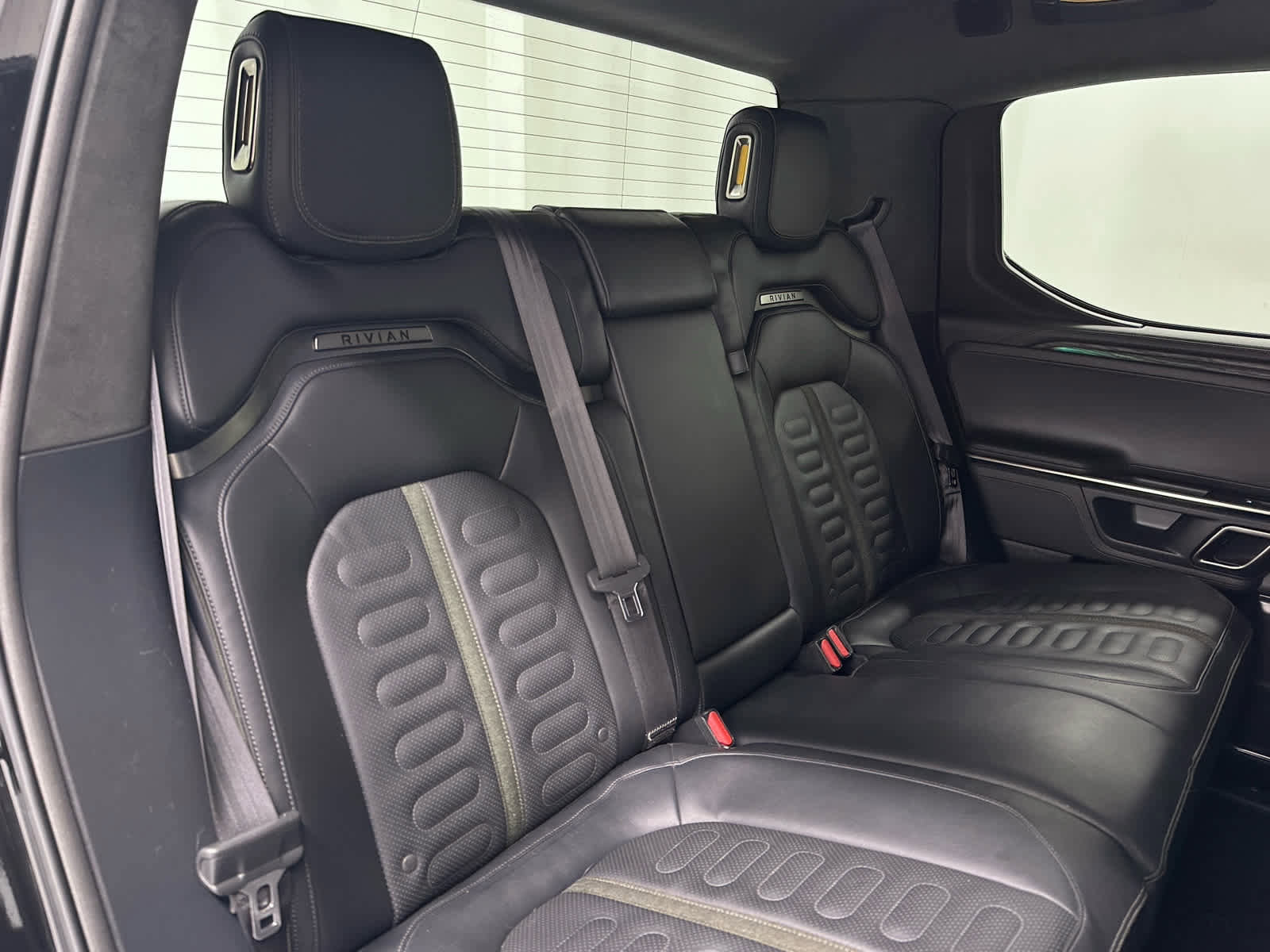 Used 2022 Rivian R1T Adventure image 22