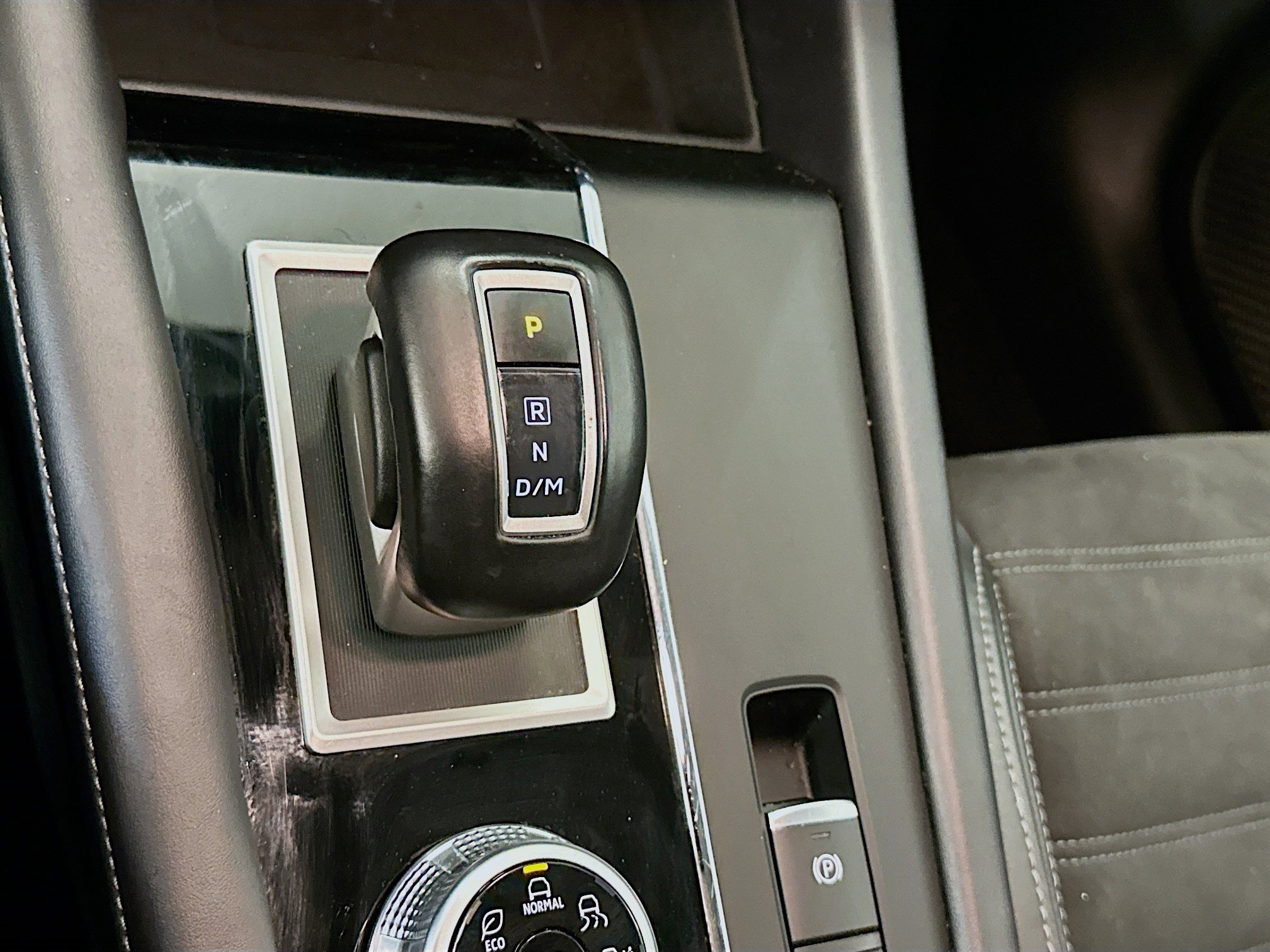 Used 2024 Mitsubishi Outlander SE image 25