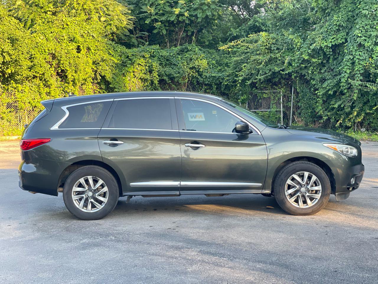 Used 2013 INFINITI JX35 FWD w/ Premium Pkg image 4