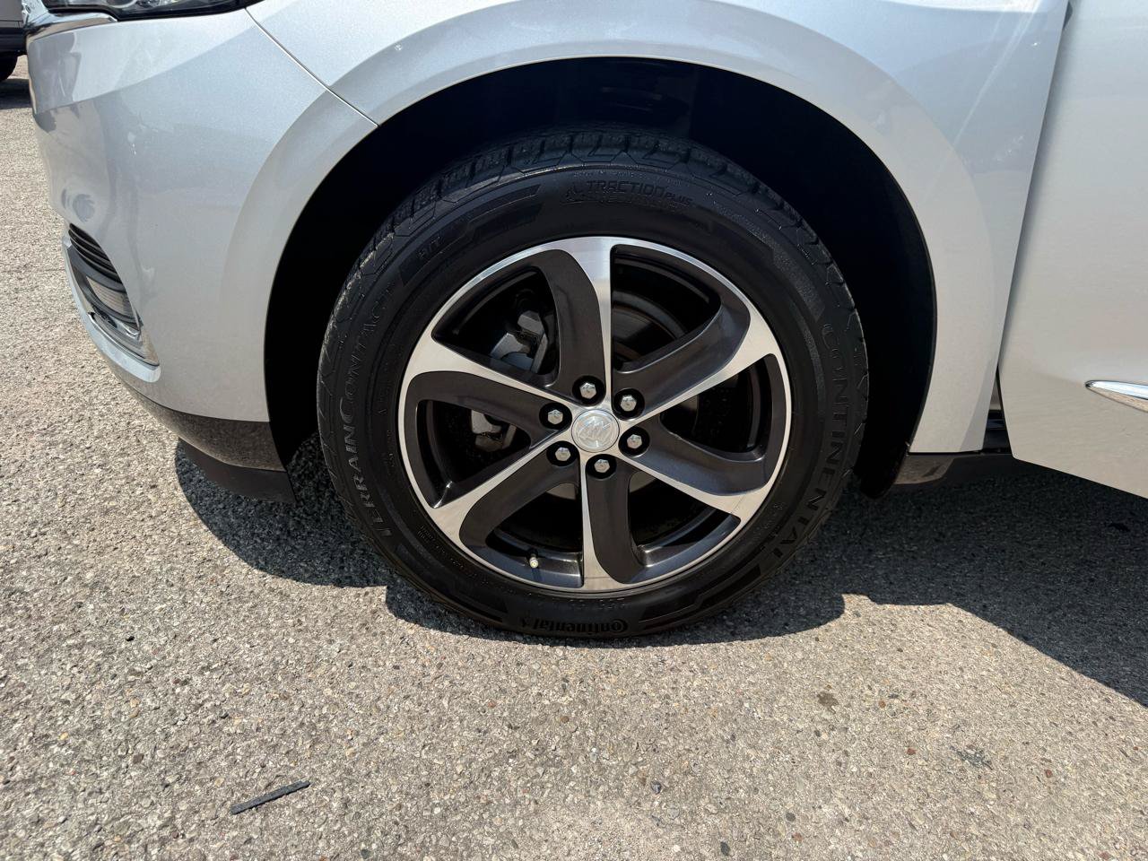 Used 2019 Buick Enclave Essence w/ LPO, Sport Appearance Package FWD image 27
