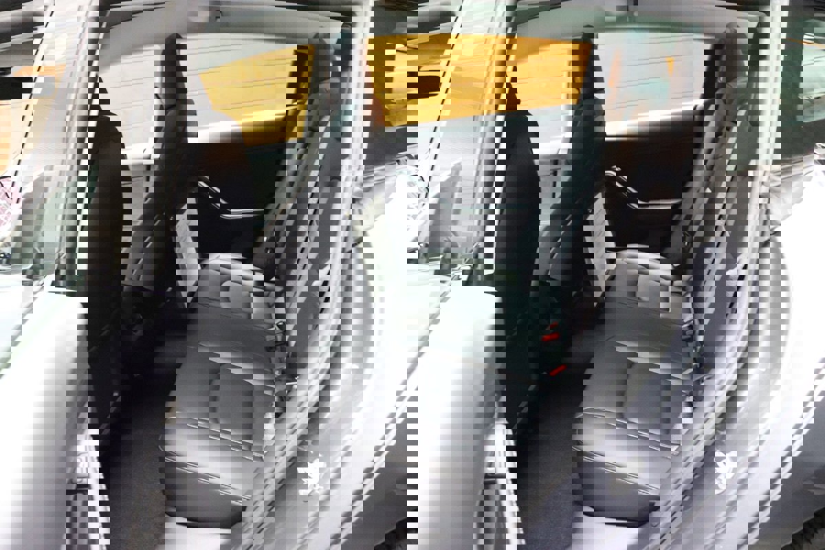 Used 2023 Tesla Model 3 Standard Range image 33