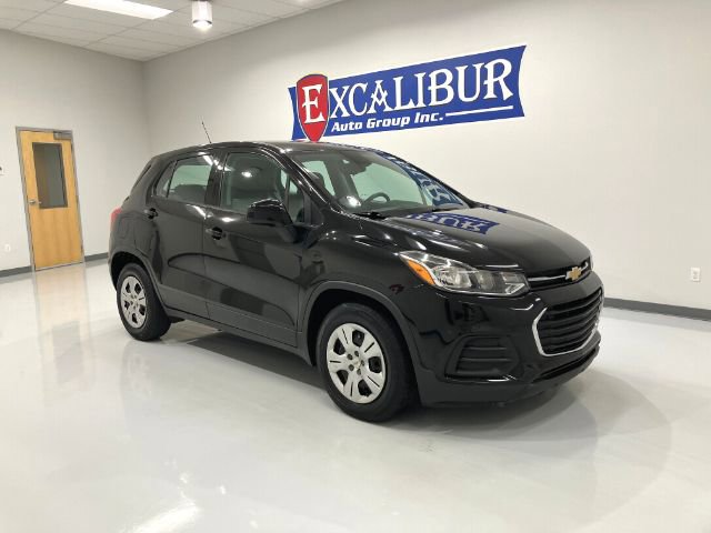 Used 2019 Chevrolet Trax LS w/ LPO, Cargo Package image 2