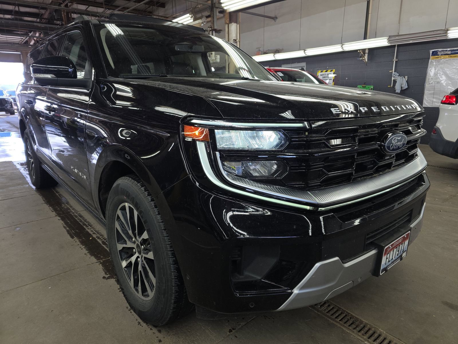 Used 2025 Ford Expedition Max Platinum AWD/4WD image 4