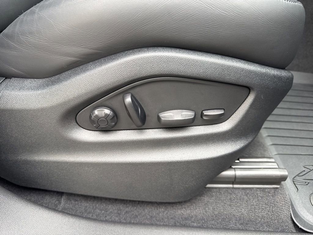 Used 2023 Porsche Cayenne GTS image 40