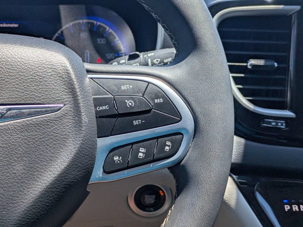 Used 2023 Chrysler Pacifica Touring-L FWD image 20