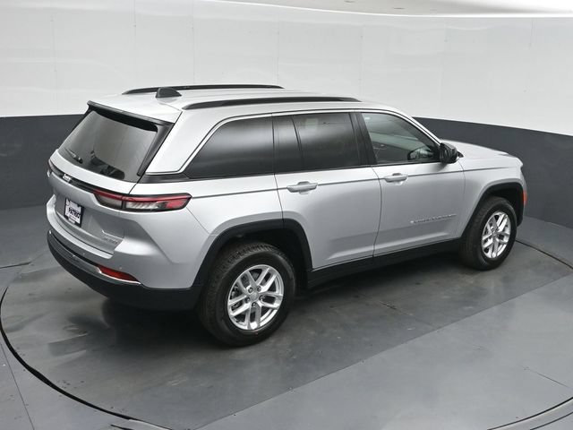 New 2026 Jeep Grand Cherokee Laredo w/ Trailer Tow Package AWD/4WD image 32