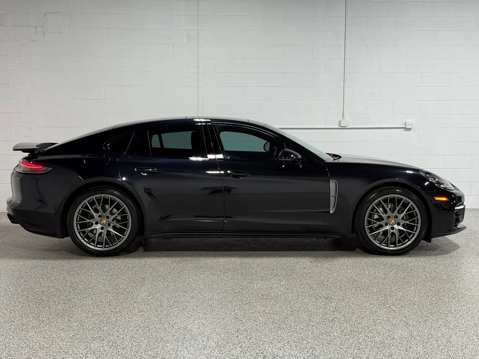 Used 2023 Porsche Panamera 4 Platinum Edition AWD/4WD image 6