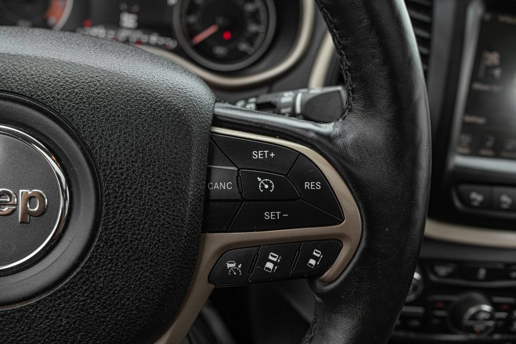 Used 2014 Jeep Cherokee Limited w/ Technology Group AWD/4WD image 25