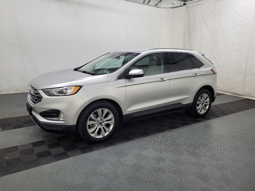 Used 2019 Ford Edge Titanium FWD image 2