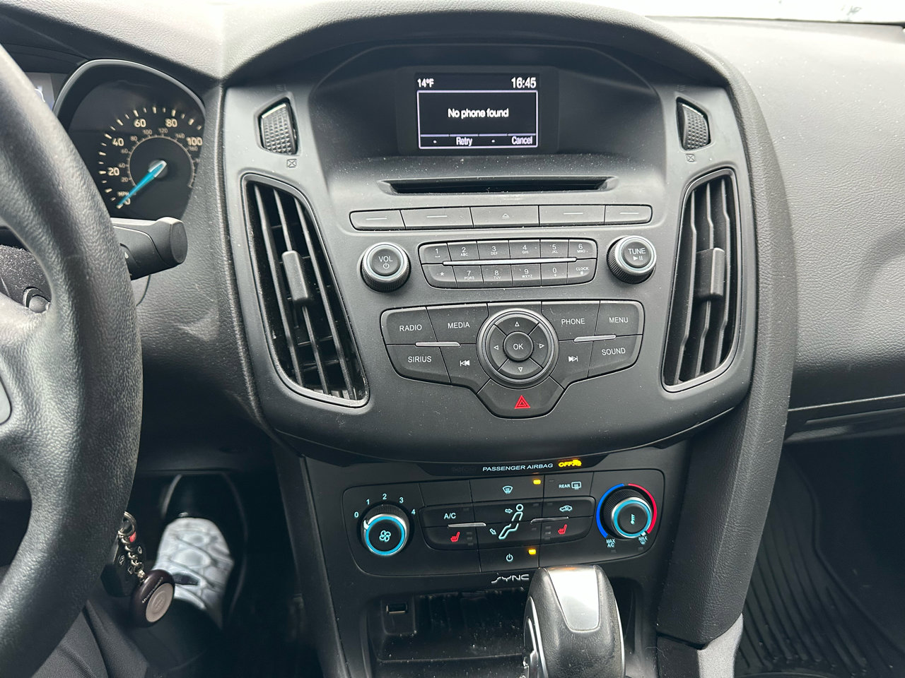 Used 2016 Ford Focus SE w/ SE Cold Weather Package image 25