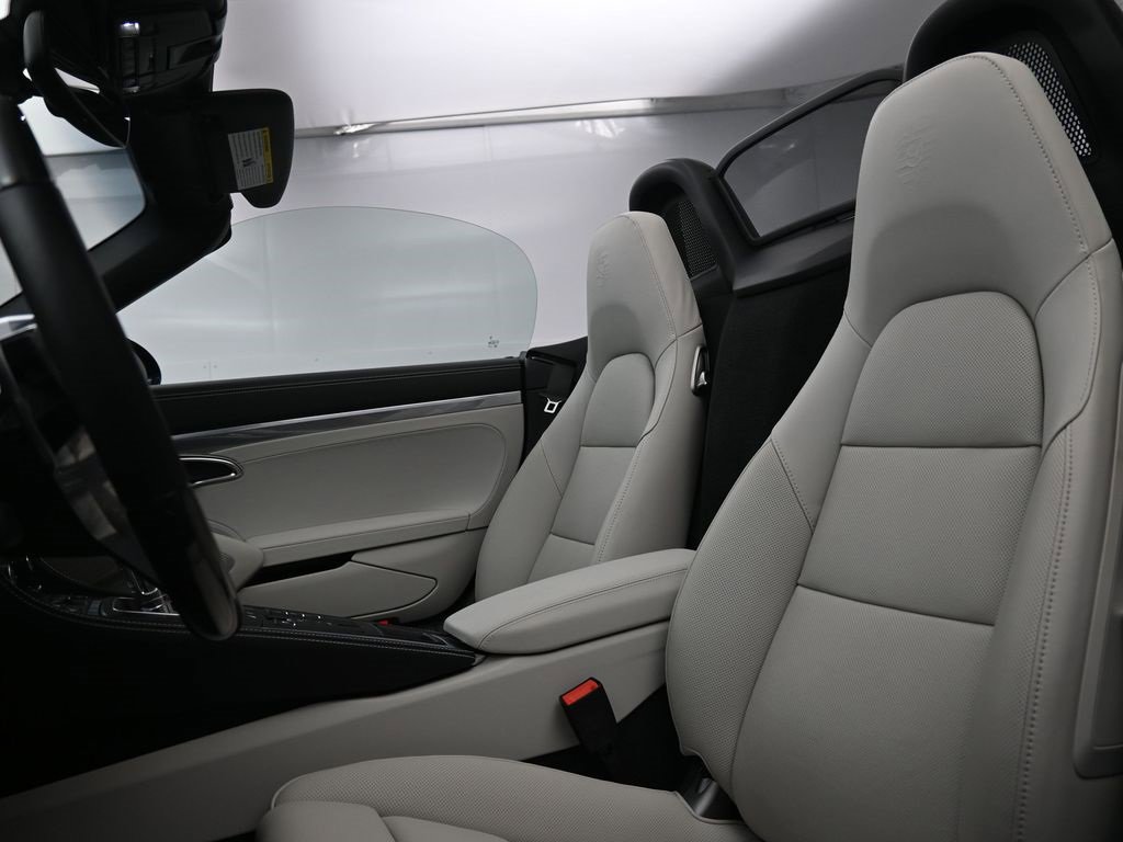 Used 2025 Porsche 718 Boxster image 2