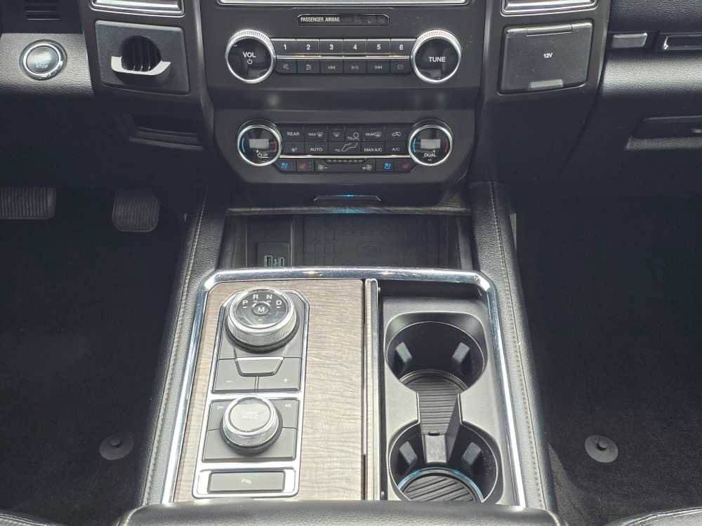 Used 2020 Ford Expedition Limited image 13
