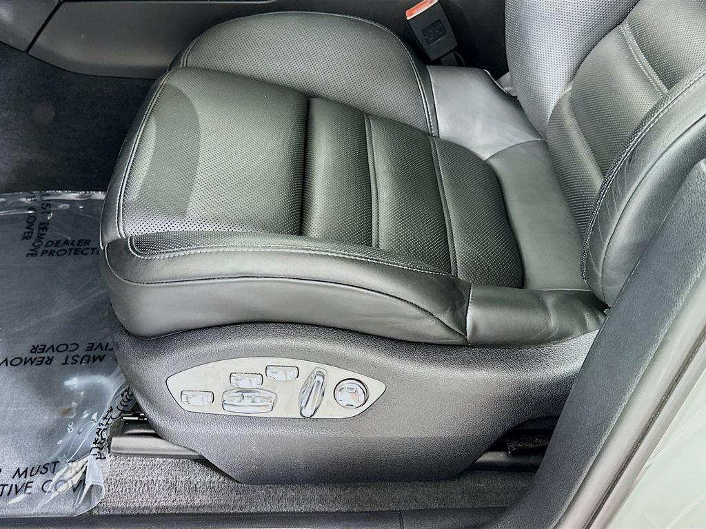 Certified 2022 Porsche Macan S AWD/4WD image 22