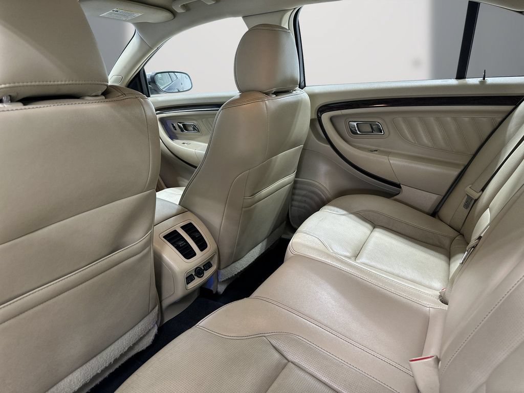 Used 2016 Ford Taurus Limited w/ Equipment Group 301A FWD image 15