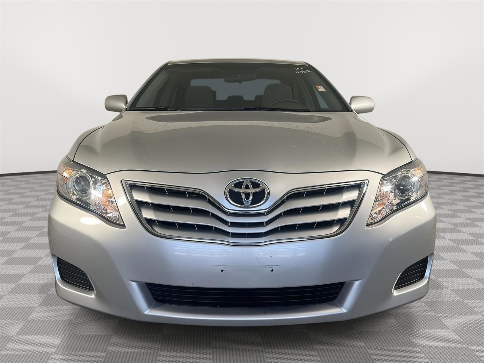 Used 2010 Toyota Camry SE image 2
