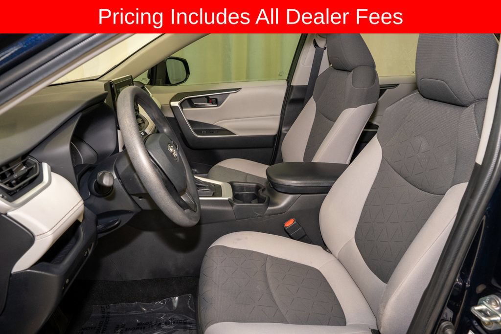 Used 2020 Toyota RAV4 XLE w/ Convenience Package FWD image 12