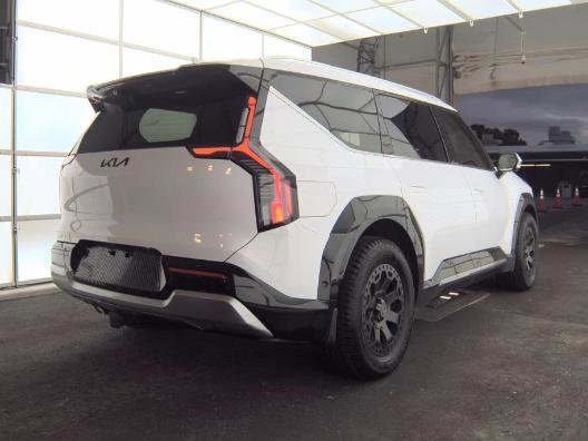 Certified 2025 Kia EV9 Land image 5