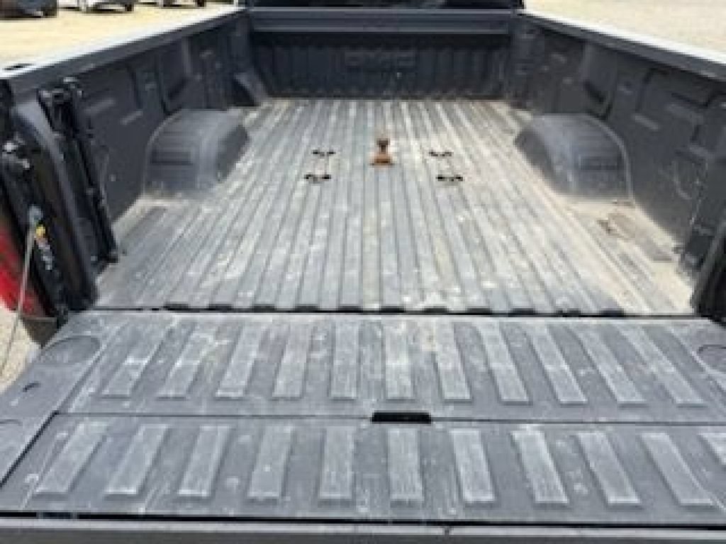 Used 2025 GMC Sierra 3500 Denali AWD/4WD image 17