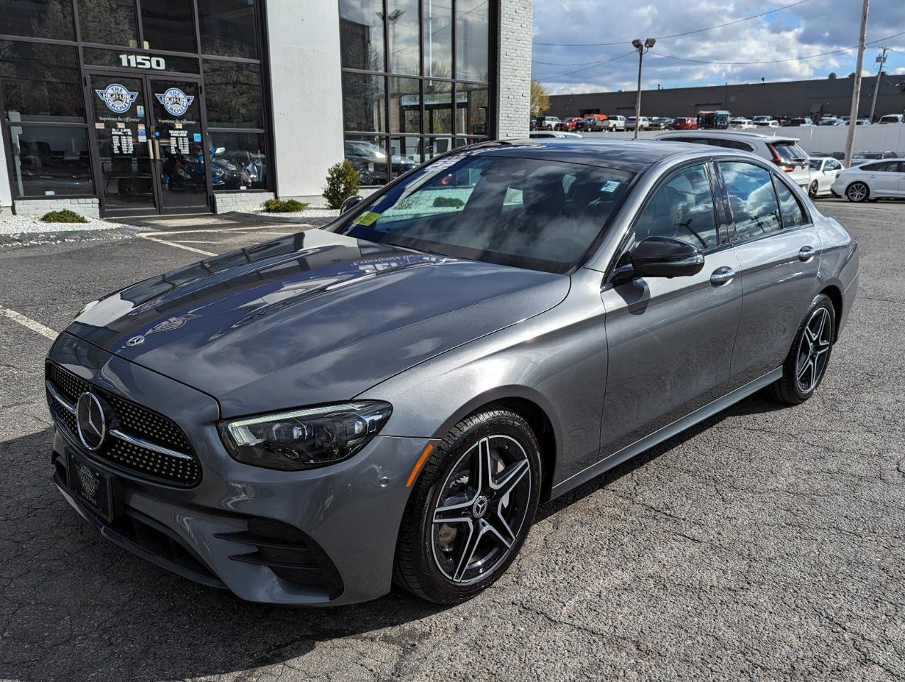 Used 2022 Mercedes-Benz E 350 4MATIC Sedan image 2