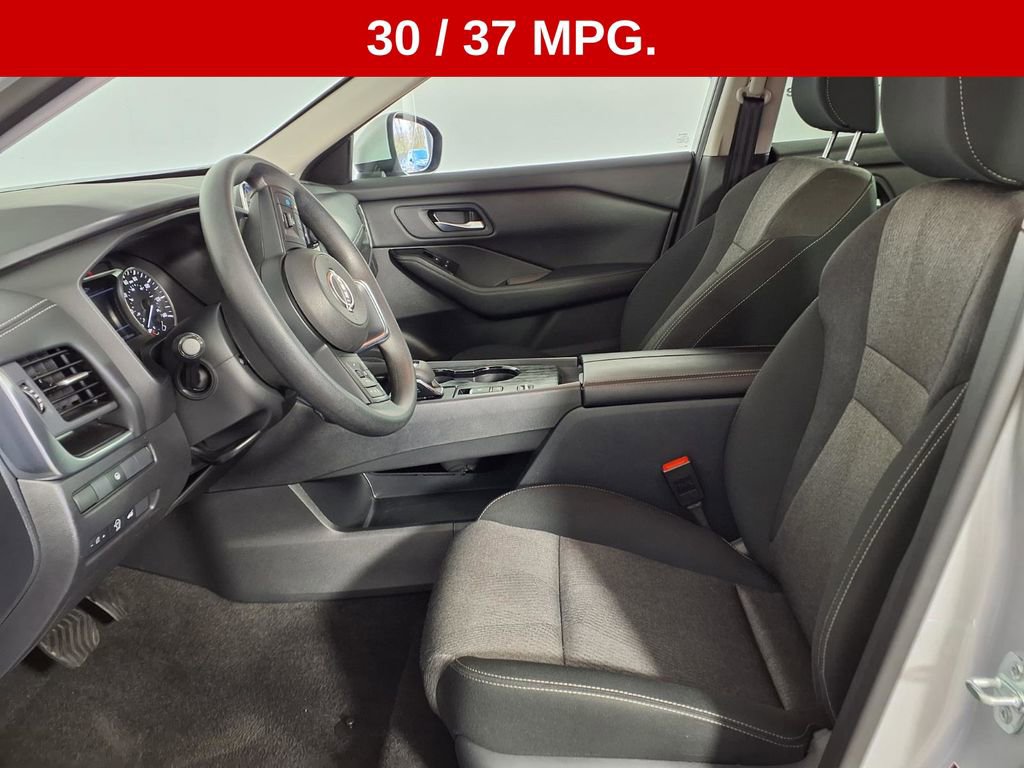 Used 2024 Nissan Rogue SV image 9