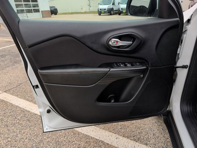 Used 2016 Jeep Cherokee Latitude w/ Cold Weather Group image 15