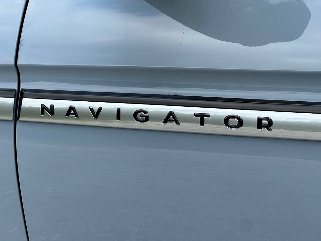 New 2027 Lincoln Navigator Reserve AWD/4WD image 30