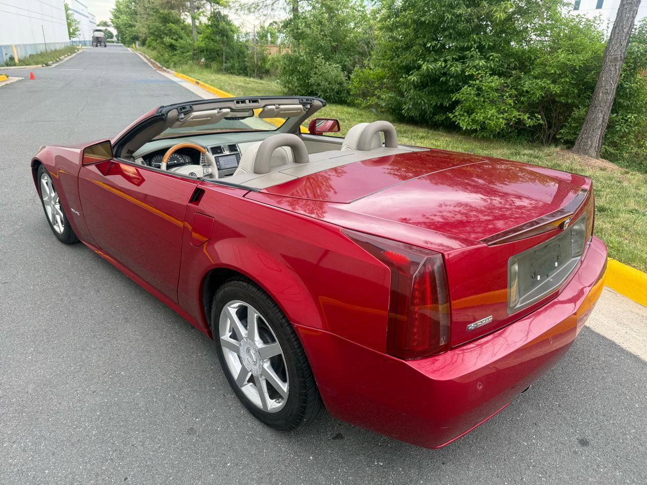 Used 2004 Cadillac XLR RWD image 3