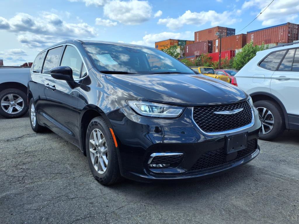 Used 2023 Chrysler Pacifica Touring-L