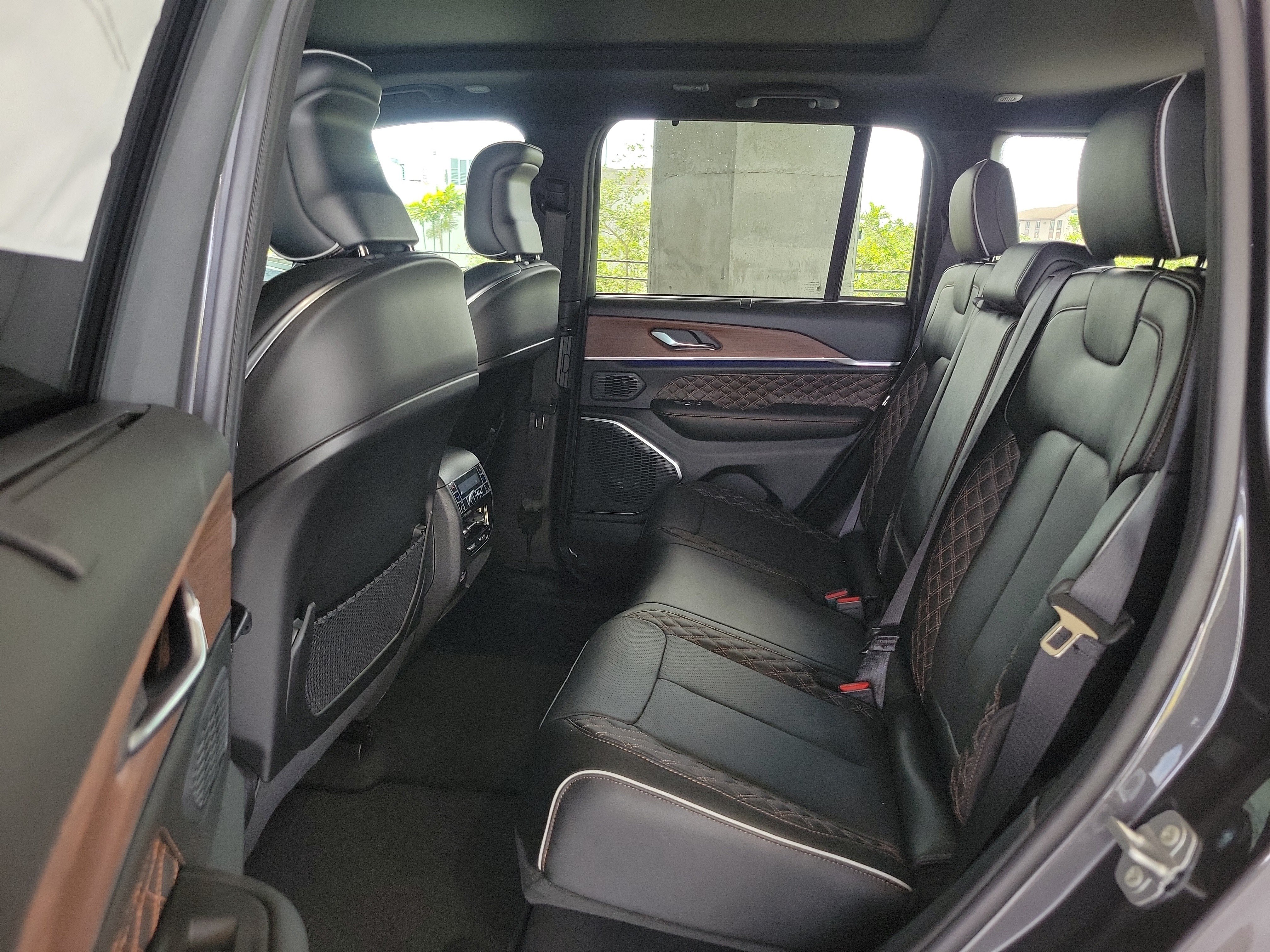 New 2025 Jeep Grand Cherokee Summit w/ Adv Protech Group IV AWD/4WD image 9