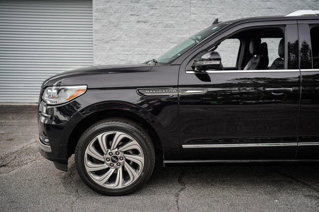 Used 2023 Lincoln Navigator Reserve RWD image 11