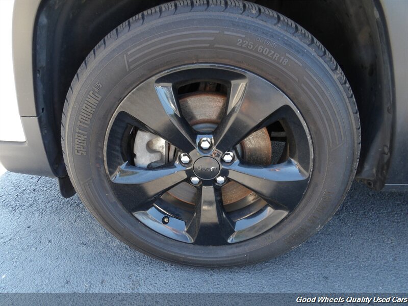 Used 2019 Jeep Cherokee Limited AWD/4WD image 9