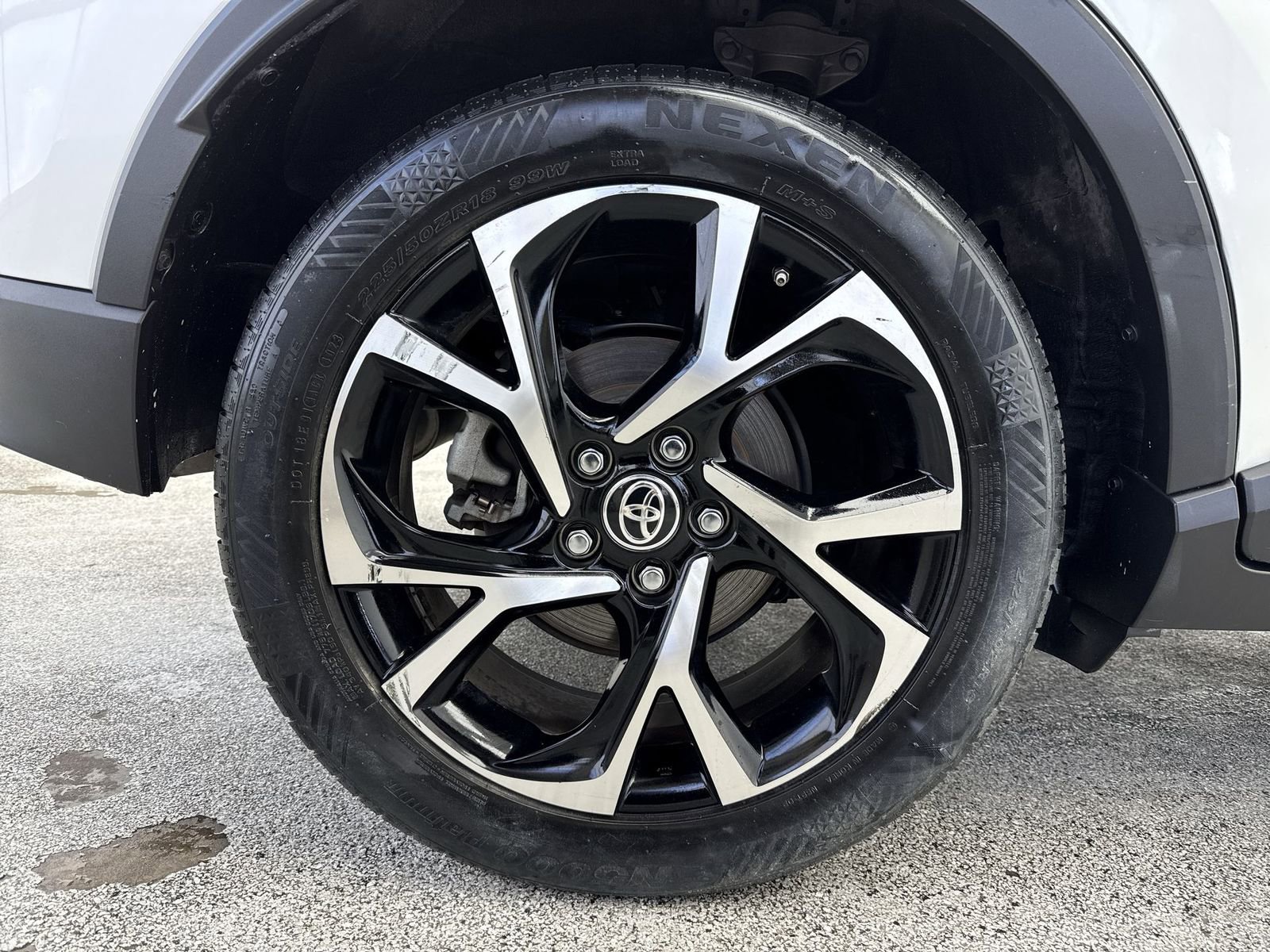 Used 2021 Toyota C-HR XLE image 39