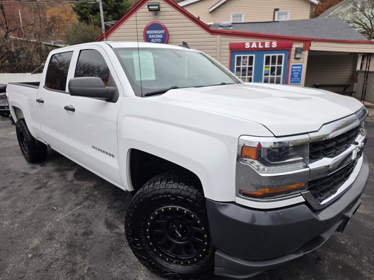 Used 2018 Chevrolet Silverado 1500 W/T w/ Trailering Package RWD image 2