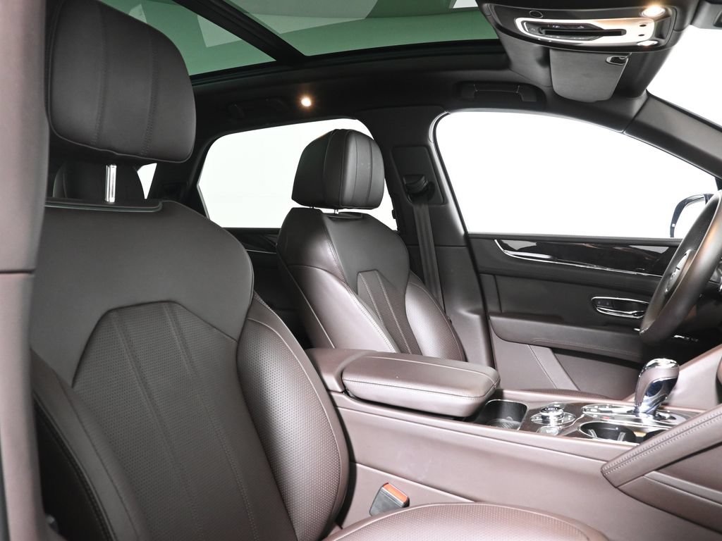 Used 2022 Bentley Bentayga AWD/4WD image 38