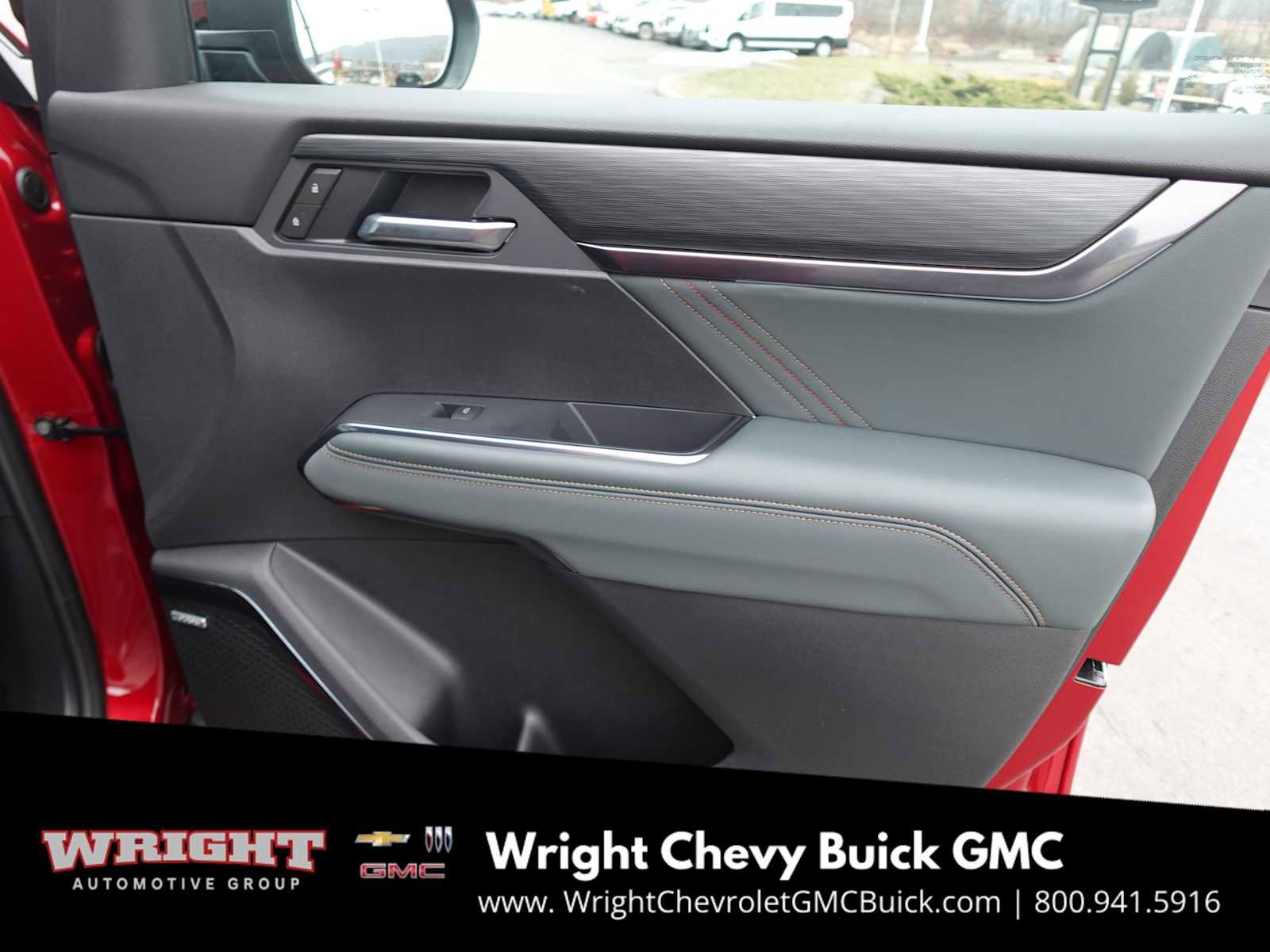 Used 2025 GMC Acadia AT4 w/ Luxury Package image 31