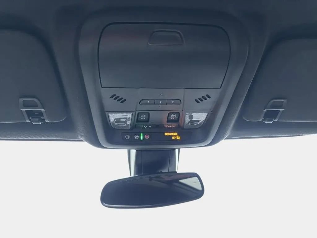 Used 2025 Chevrolet Blazer RS image 18