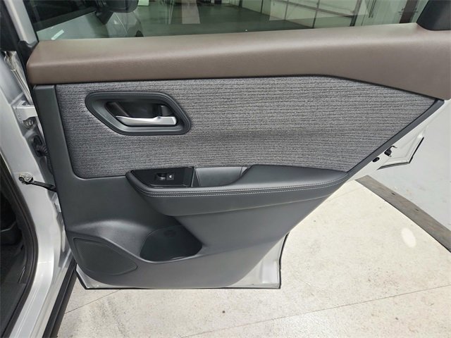 Used 2022 Nissan Rogue SV image 38