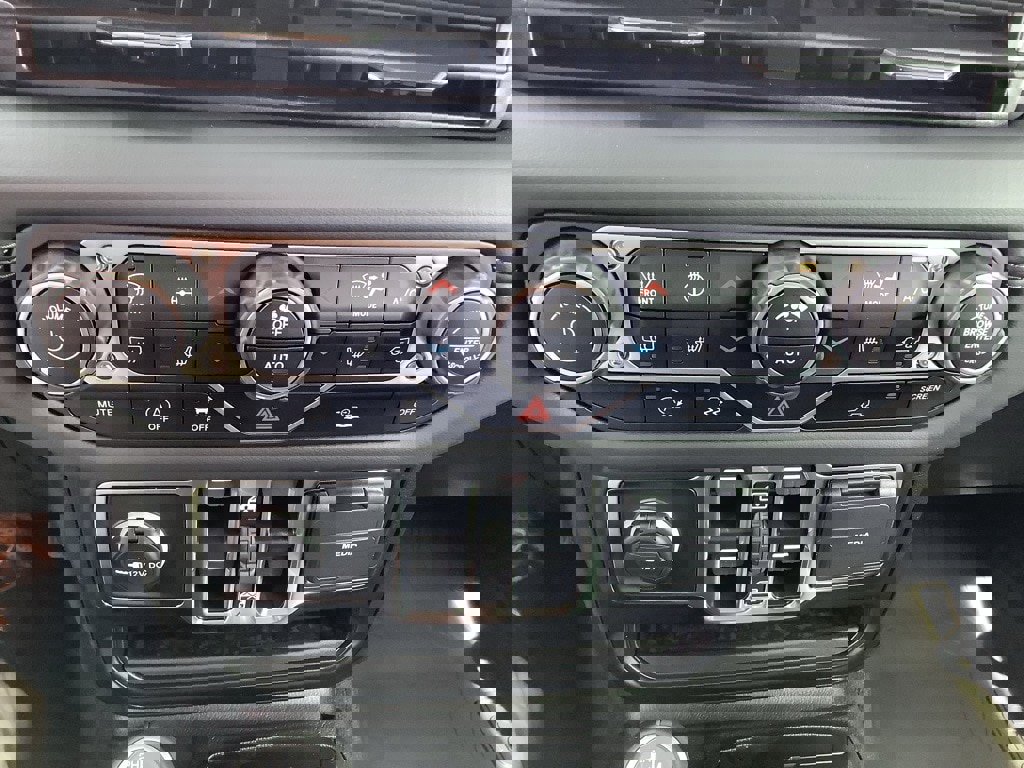 New 2025 Jeep Gladiator Sport image 19