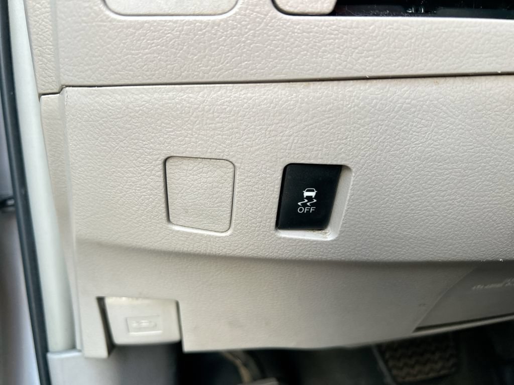 Used 2011 Toyota Camry LE FWD image 30