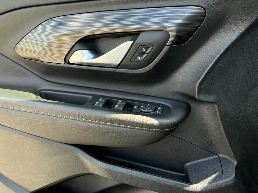 Used 2023 GMC Terrain SLE w/ Driver Convenience Package AWD/4WD image 11