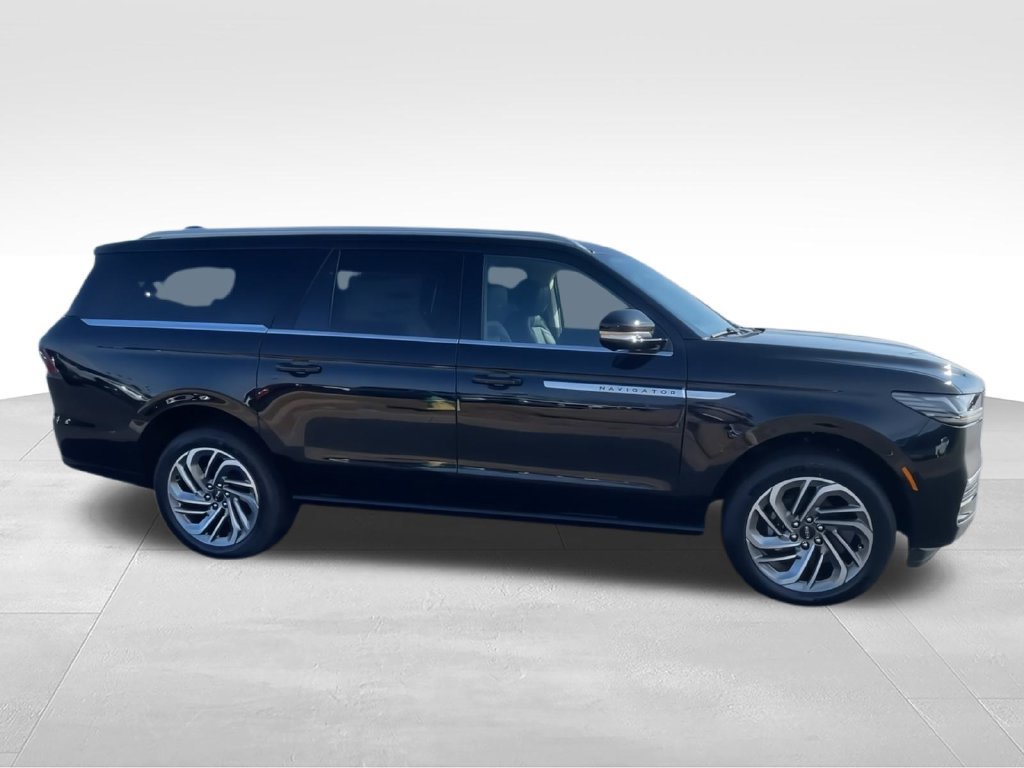 New 2026 Lincoln Navigator L Reserve AWD/4WD image 9
