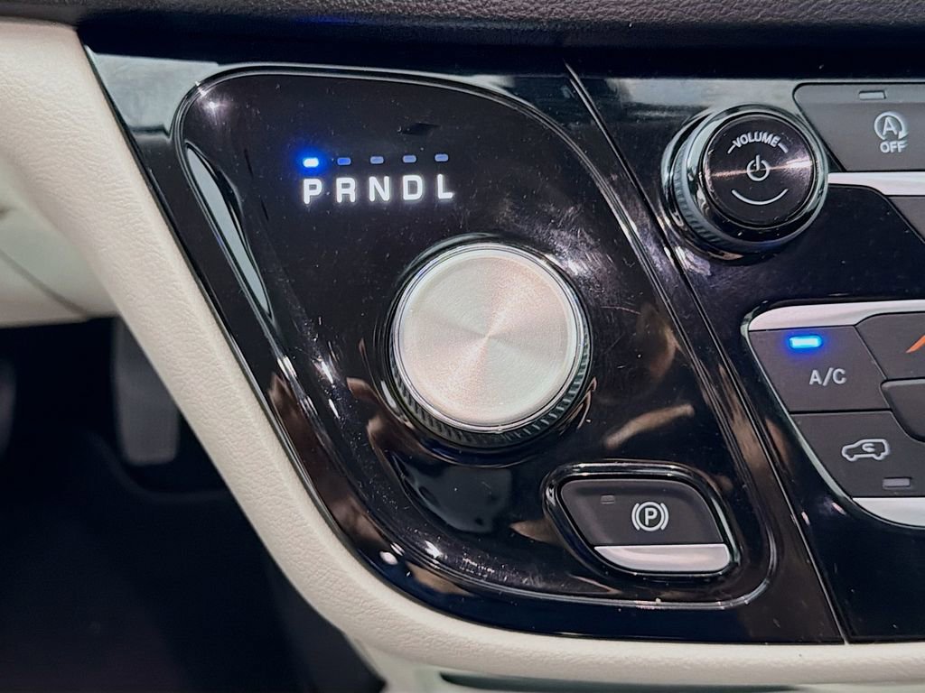 Used 2021 Chrysler Voyager LX image 19