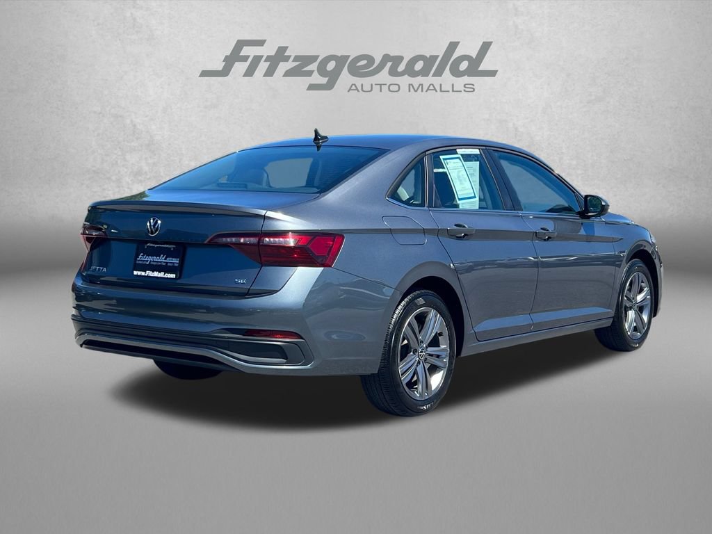 Used 2024 Volkswagen Jetta SE FWD image 8